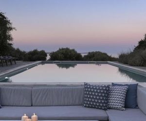 Villa Alkyoni · Beautiful 8-person Family Villa with Great Views Naoussa Greece