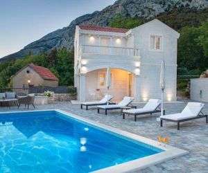 cttu176/ Dalmatian stone house with private pool Tucepi Croatia