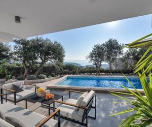 ctma210/ Villa with private heated pool Makarska Croatia