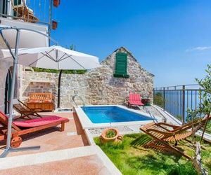 ctbr203/ Stone house with private pool Brela Croatia