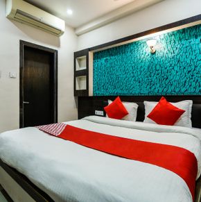 NearBy Hotel