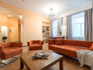 Большая 3-комн. кв. с балконом на Мойке 30