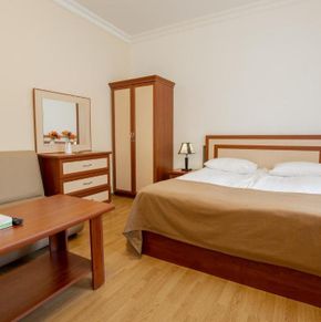 NearBy Hotel