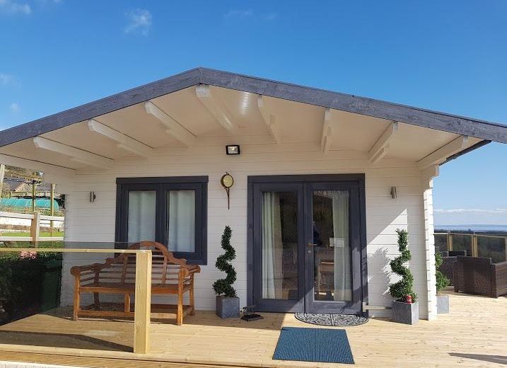 Secret Lodge by Cardiff Holiday Homes