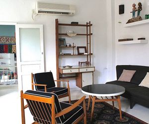 Neve Tzedek- Rishonim st-Trendy cool 2 bedroom apartment Tel Aviv Israel