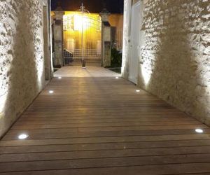 Au Loup Historic Apartments Bayeux France