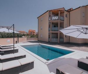 Poolside Hideout Apartments Novaglia Croatia