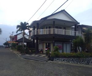 Family Villa for 10 pax near BNS Batu Batu Indonesia