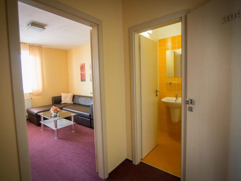 Hotel Photo 1