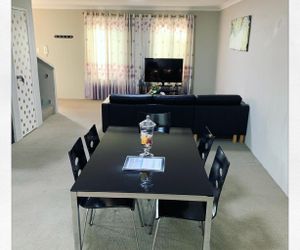 FAMILY TOWNHOUSE - FAST WIFI - 15MINS TO PERTH CBD Bentley Australia