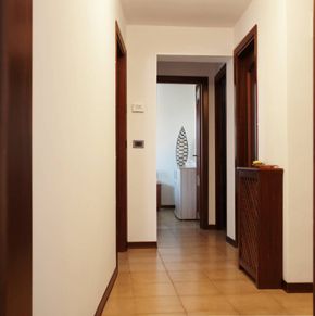 NearBy Hotel