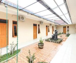 RedDoorz near Balekambang City Park Solo Indonesia