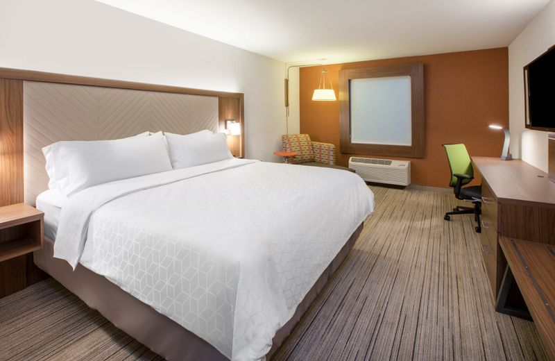 Holiday Inn Express & Suites – Ottawa, an IHG Hotel