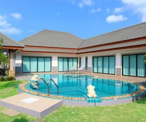 Baan Dusit Pattaya lake Ban Mab Fak Tong Thailand