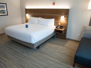 Hotel pic Holiday Inn Express And Suites Merrillville