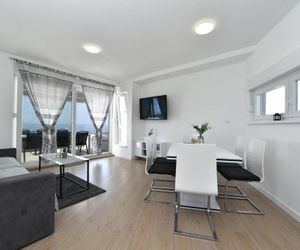 Jozy 2 modern sea view apartment Novaglia Croatia