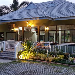 NearBy Hotel