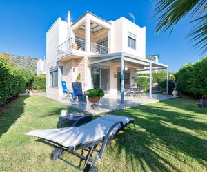 Elegant maisonette with Garden, steps to the Beach Aegina Greece