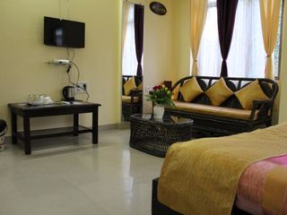 Фото отеля Апартаменты в Laitumkhrah — 350 кв. м., спальни: 10, собственных ванны
