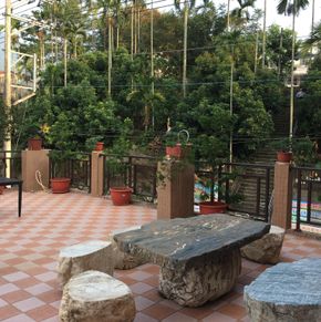 NearBy Hotel