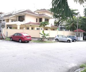 Comfy Twin or KingBed Room @ SemiD House KL 1Utama Kampong Bukit Lanjan Malaysia