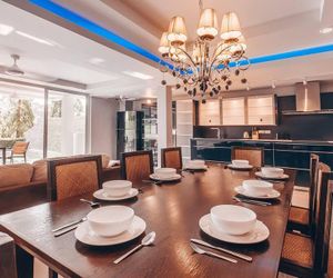 5 bed villa for 14, private pool, 7kms to Patong Kathu Thailand
