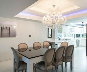 5 bed/bath villa for 14, private pool, 7kms Patong Kathu Thailand