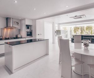 5 bedroom 14 people, pool villa, 15 mins to Patong Kathu Thailand