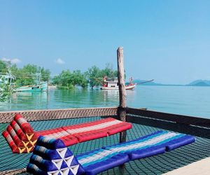 Deluxe Room Sea View & Balcony Lanta Island Thailand