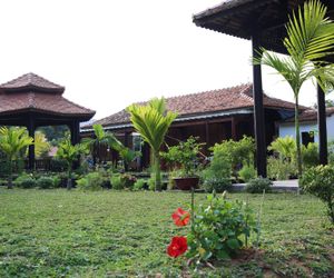 Nha xay canh vuon Duong Dong Vietnam