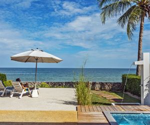 Absolute beachfront-villa with private jacuzzi Ban Huai Yang Thailand