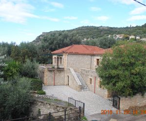 Armonia 1, Spacious stone villa in quiet spot Levktron Greece