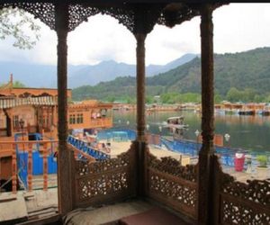 De Laila House Boat (Marketed By Sterling) Srinagar India