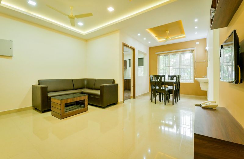 OYO 14271 Modern Studio Near Lulu Mall