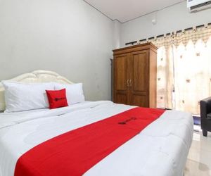 RedDoorz near Solo Balapan Station 2 Solo Indonesia