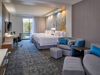 Фото отеля Courtyard by Marriott Petoskey at Victories Square