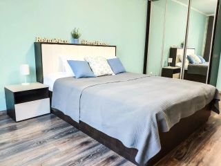 Two Bedrooms City Center Bright Apartment - Двухкомнатная квартира в центре, 5 спальных мест, RentHouse