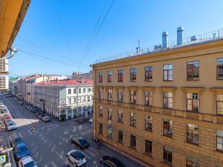 Светлые трехкомнатные апартаменты на Казанской, 41