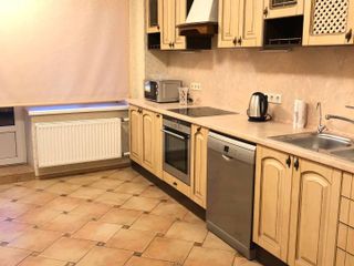 Просторная квартира рядом с парком и метро