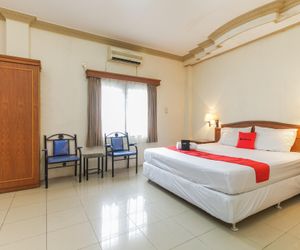 RedDoorz Plus near Taman Siring Banjarmasin Indonesia