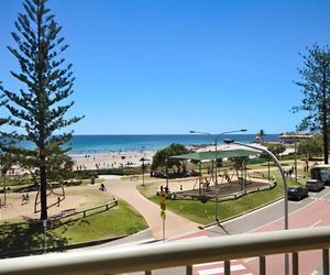 Kingston Court unit 11 - Beachfront unit easy walk to clubs, cafes and restaurants Coolangatta Australia