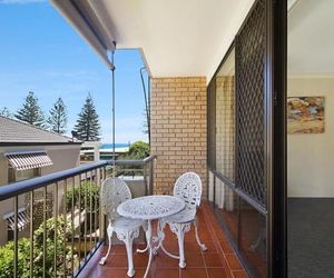 Cobden Court Unit 5 - 2 bedroom unit one street from the beach Coolangatta Australia