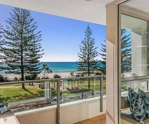 Rainbow Pacific unit 8 - Great value unit right on the beachfront Rainbow Bay Coolangatta with WiFi Coolangatta Australia