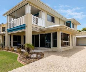 Stunning Waterfront Home with pool - Sylvan Beach Esp, Bellara Bellara Australia