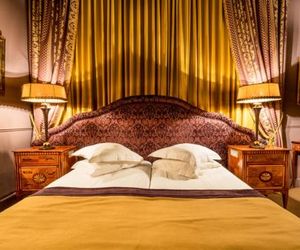 Bordeau Canal Suites Bruges Belgium