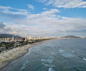 Guarujá Enseada 8 lugares a meia quadra da praia Guaruja Brazil