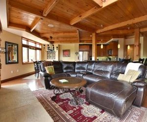 Blue Mountain-Luxurious BlueSkiGeorge chalet ,hot tub , pool ,gas fireplace Blue Mountains Canada