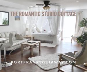 Romantic Studio Cottage Grand Bend Canada