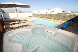 Luxury Villa With Private Heated Pool and jacuzzi Oceano