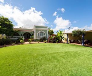 Villa Leonor, espaciosa villa con piscina y jardín en el centro de Tafira Las Palmas de Gran Canaria Spain